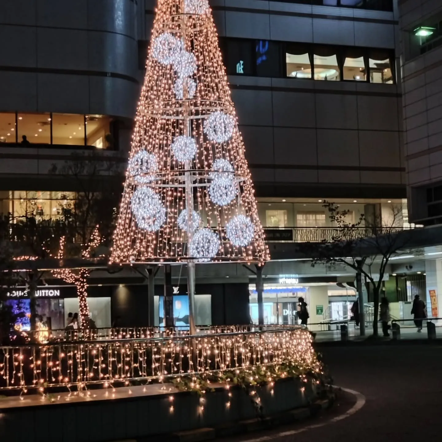 静電気 こんばんは。